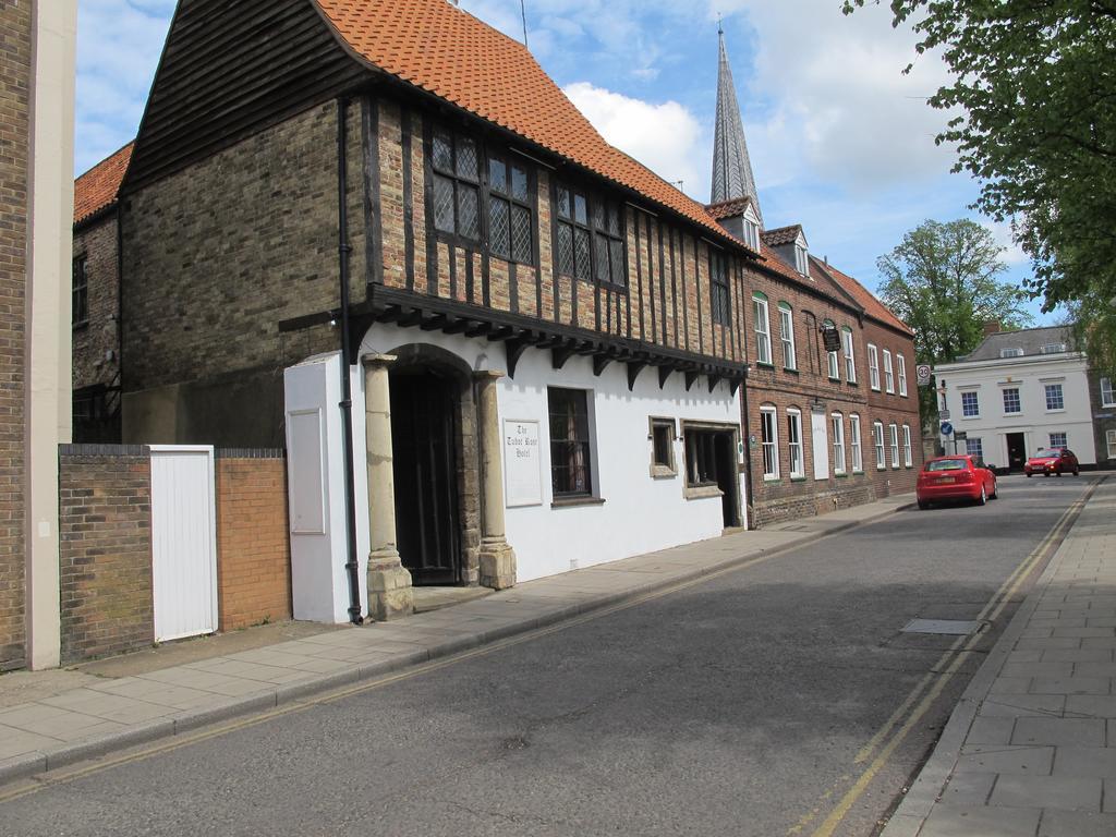 Tudor Rose Hotel Кингс Лин Екстериор снимка